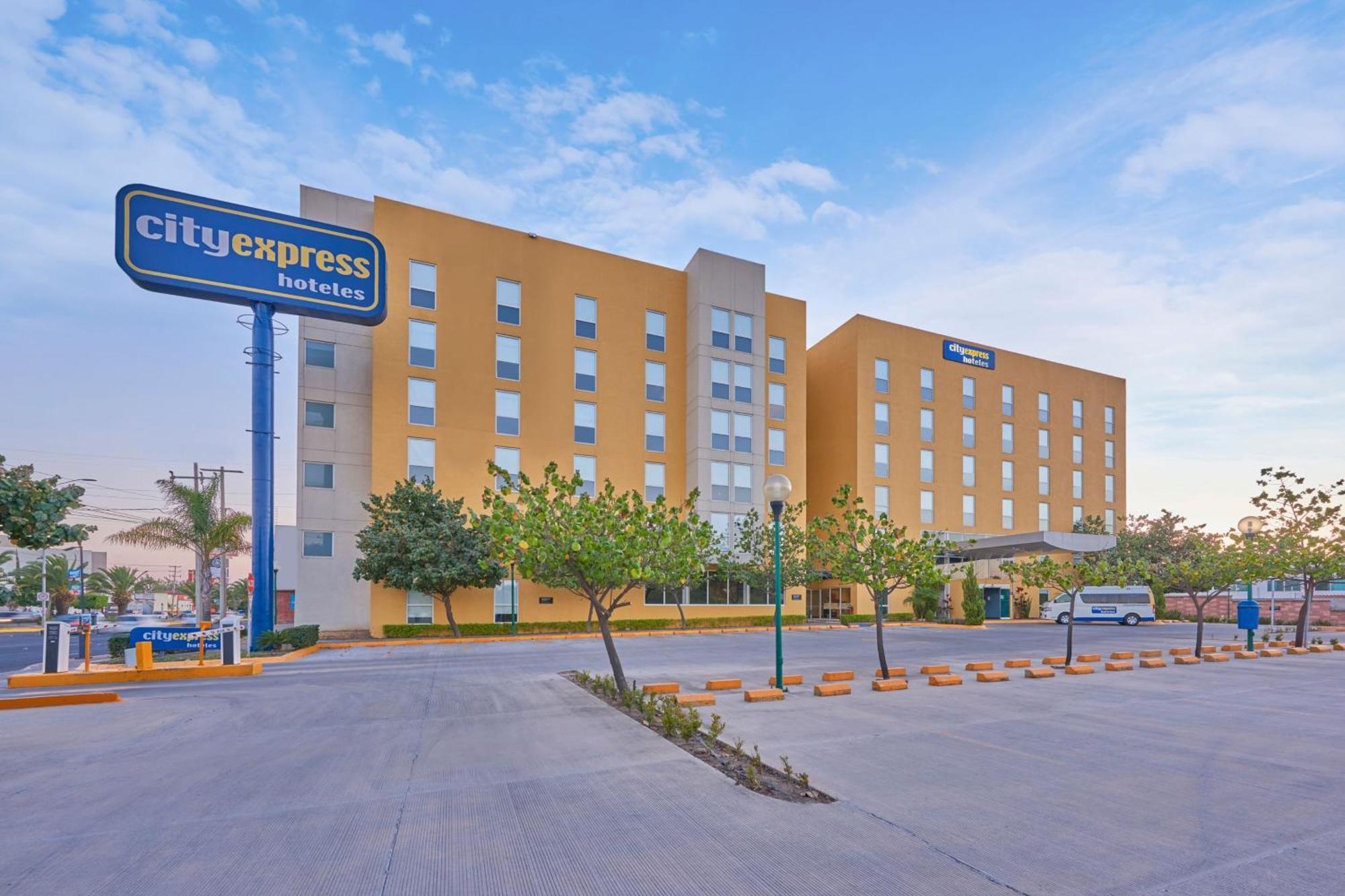 City Express By Marriott Irapuato Norte المظهر الخارجي الصورة